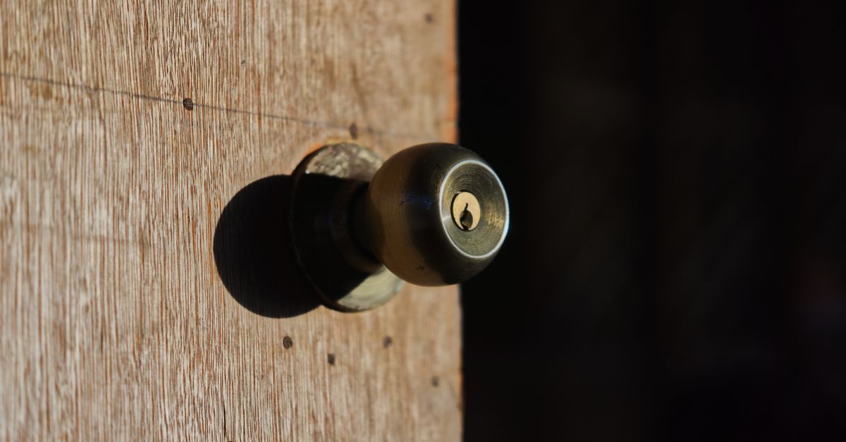 What a Professional House Lockout Service Actually Looks Like — Yonkers Pro Locksmith